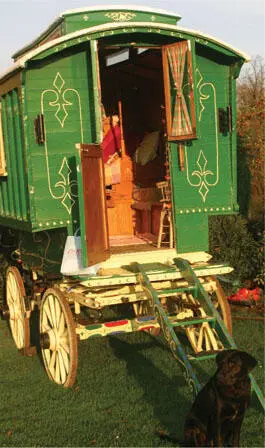 Picture credit Vanessa Buchan Caravan of loveThis Romany caravan was built at - фото 30