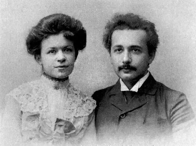 Милева Марич и Альберт Эйнштейн Выслушав рассказ об этой душераздирающей - фото 13