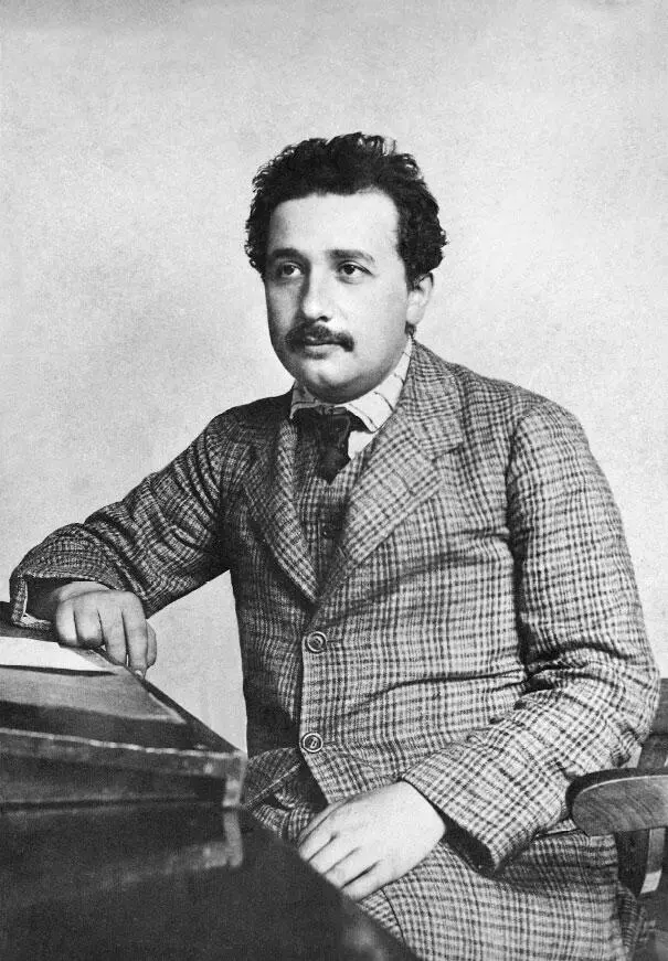 Альберт Эйнштейн служащий патентного бюро в Берне 1905 г Рост Эйнштейна - фото 14