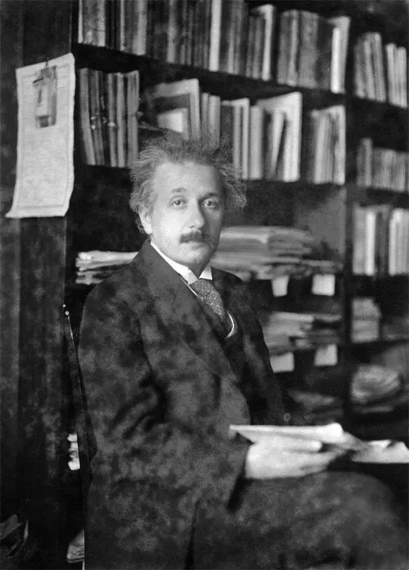 Альберт Эйнштейн в своем кабинете Ок 1924 г Увлечение идеями сионизма - фото 44