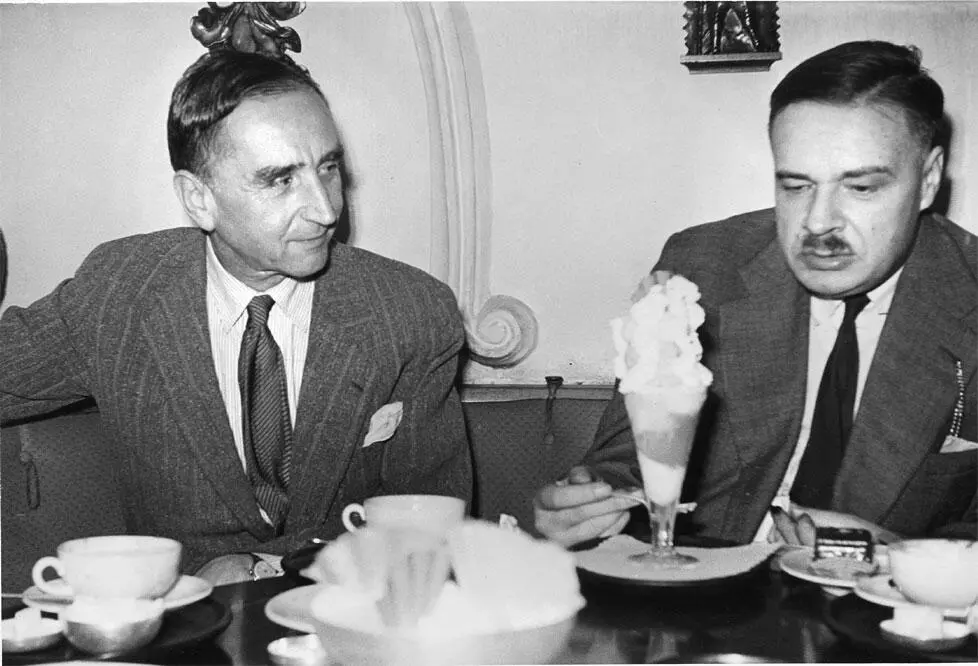 Эдуард Эйнштейн справа 19101965 и Карл Зелиг меценат писатель и биограф - фото 84