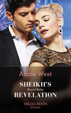Annie West Sheikh's Royal Baby Revelation обложка книги