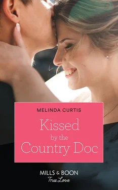 Melinda Curtis Kissed By The Country Doc обложка книги