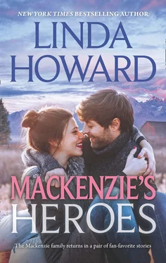 Linda Howard Mackenzie's Heroes обложка книги