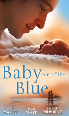 Annie West Baby Out of the Blue обложка книги