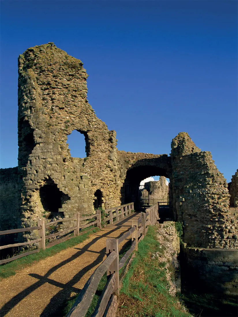 Pevensey was one of the first sites to be fortified when William the Conqueror - фото 13