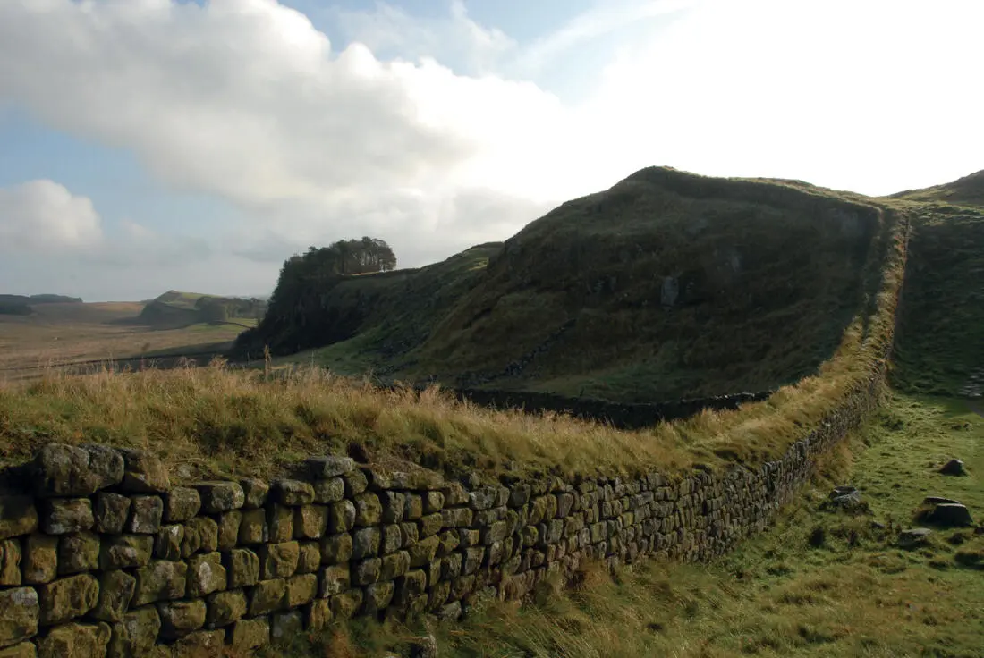 Hadrians Wall was built by the Romans across a 70mile stretch of northern - фото 5