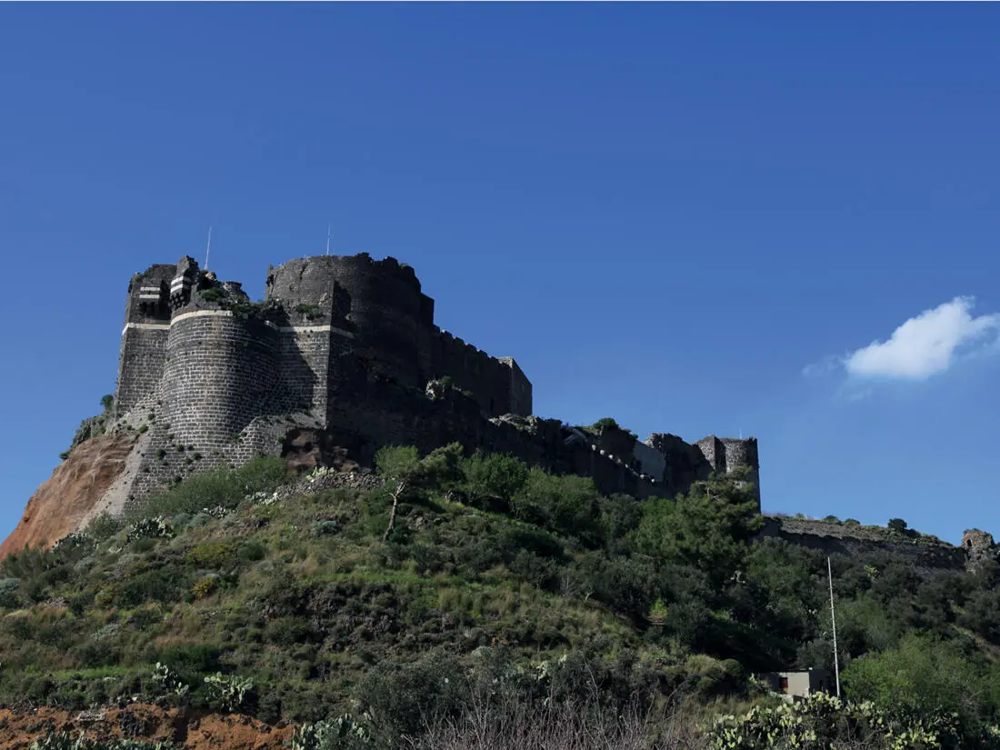Margat Castles black walls contrast starkly with the white limestone of Krak - фото 14