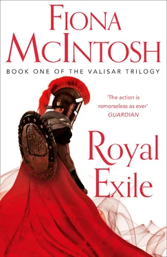 Fiona McIntosh Royal Exile обложка книги