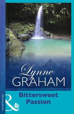 Lynne Graham Bittersweet Passion обложка книги