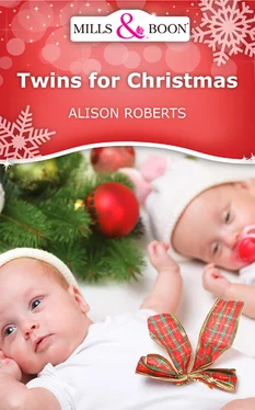 Alison Roberts Twins for Christmas обложка книги