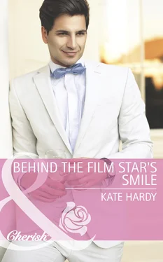 Kate Hardy Behind the Film Star's Smile обложка книги