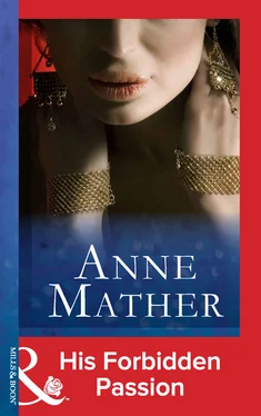 Anne Mather His Forbidden Passion обложка книги