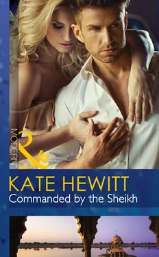 Kate Hewitt Commanded by the Sheikh обложка книги