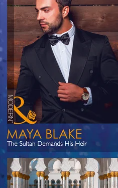 Maya Blake The Sultan Demands His Heir обложка книги