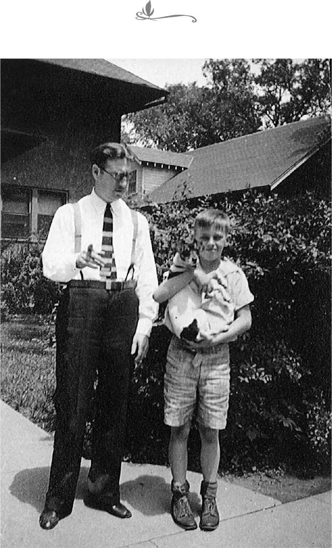 Ted with his father Edward Leo Gorey in Wilmette Illinois circa 3436 - фото 5
