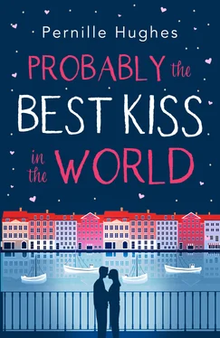 Pernille Hughes Probably the Best Kiss in the World обложка книги