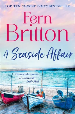 Fern Britton A Seaside Affair обложка книги