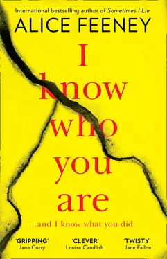 Alice Feeney I Know Who You Are обложка книги