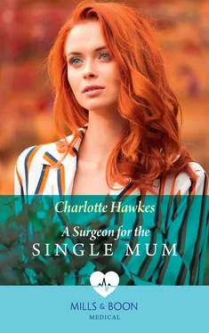 Charlotte Hawkes A Surgeon For The Single Mum обложка книги