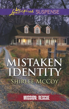 Shirlee McCoy Mistaken Identity обложка книги