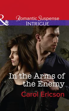 Carol Ericson In The Arms Of The Enemy обложка книги