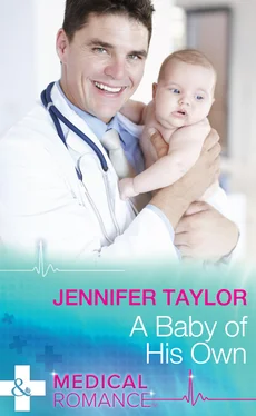Jennifer Taylor A Baby Of His Own обложка книги