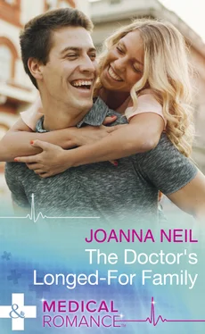 Joanna Neil The Doctor's Longed-For Family обложка книги