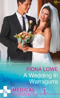 Fiona Lowe A Wedding In Warragurra обложка книги