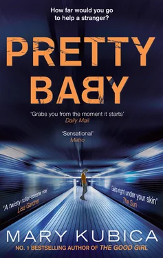 Mary Kubica Pretty Baby обложка книги