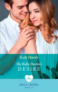 Kate Hardy The Baby Doctor's Desire обложка книги