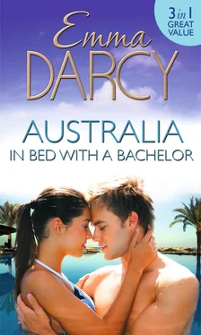 Emma Darcy Australia: In Bed with a Bachelor обложка книги