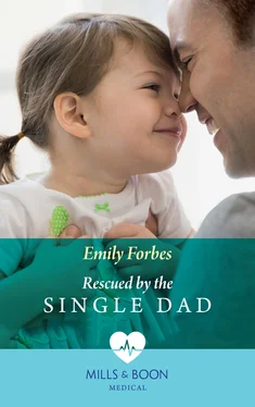 Emily Forbes Rescued By The Single Dad обложка книги