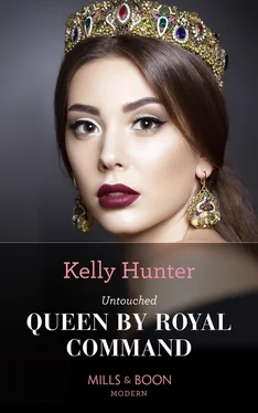 Kelly Hunter Untouched Queen By Royal Command обложка книги