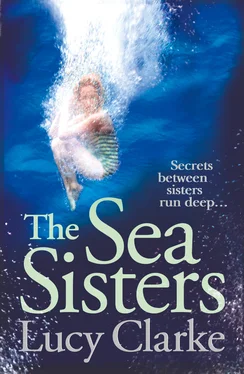 Lucy Clarke The Sea Sisters обложка книги