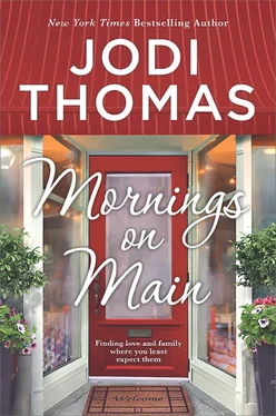 Jodi Thomas Mornings On Main обложка книги