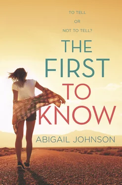 Abigail Johnson The First To Know обложка книги