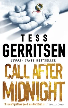 Tess Geritsen Call After Midnight обложка книги