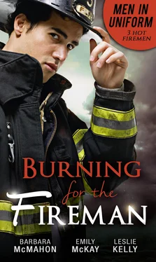 Barbara McMahon Men In Uniform: Burning For The Fireman обложка книги