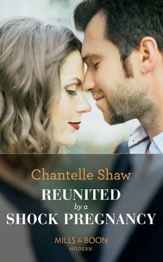 Chantelle Shaw Reunited By A Shock Pregnancy обложка книги