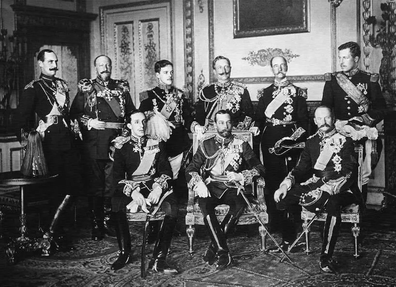 After the funeral the monarchs who gathered to mourn Edward VII standing from - фото 5