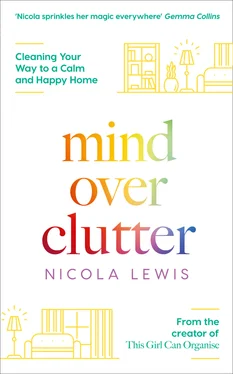 Nicola Lewis Mind Over Clutter обложка книги