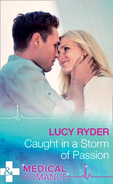 Lucy Ryder Caught In A Storm Of Passion обложка книги