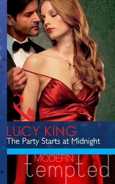 Lucy King The Party Starts at Midnight обложка книги