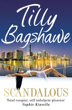 Tilly Bagshawe Scandalous обложка книги