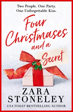 Zara Stoneley Four Christmases and a Secret обложка книги
