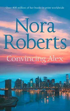 Nora Roberts Convincing Alex обложка книги