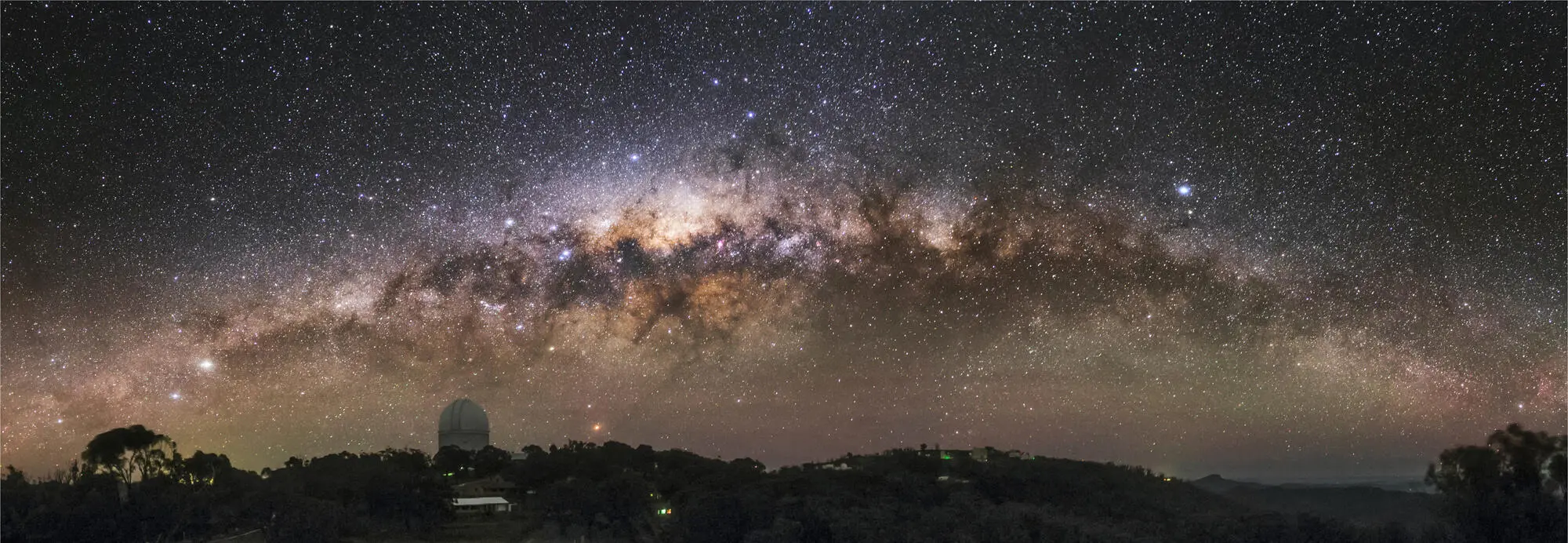 BABAK TAFRESHI SCIENCE PHOTO LIBRARY The Milky Way in the night sky over - фото 9