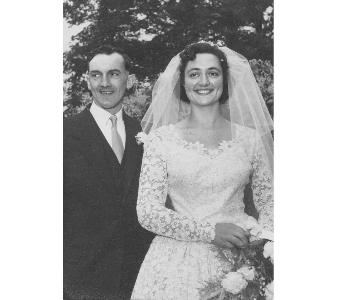 Mum and Dad married in 1959 By contrast my father keeps the brochure for their - фото 13