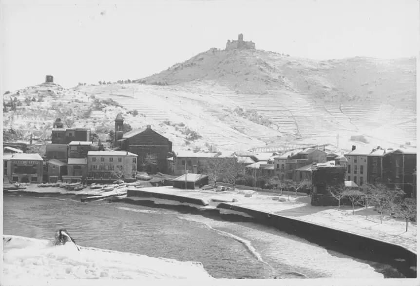 Port dAvall and Château St Elme under snow in 1954fn7 Of course much of the - фото 3